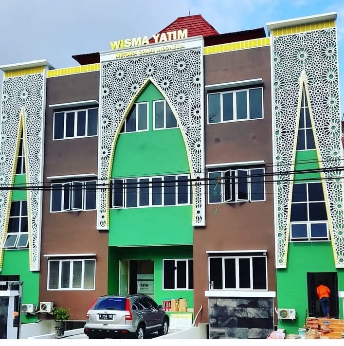 Tim konstruksi di lokasi proyek